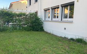 50 M2 T2 Au Calme, Lumineux, Confortable, Cosy, Climatise, Privatif Avec Parking Gratuit Et Terrasse